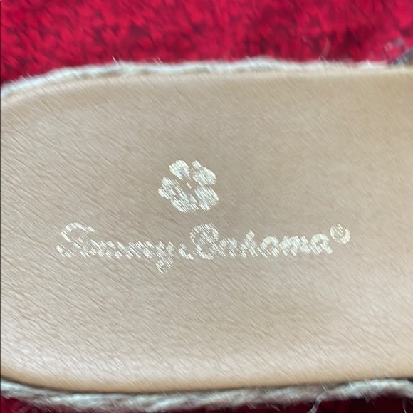 Tommy Bahama Tan Sandals - Picture 2 of 7